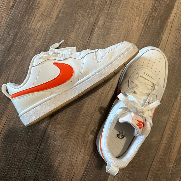 Nike sneakers - Picture 2 of 3